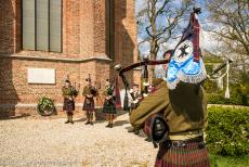 Herdenking Operation Cannonshot 2019 - Herdenking van Operation Cannonshot 2019: Het Highland Regiment Pipes and Drums trad op tijdens de herdenkingsceremonie en de...