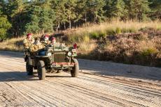 75 jaar na de Slag om Arnhem - Classic Car Road Trip: Een Willys Jeep Slat Grill rijdt over de Ginkelse Heide tijdens de 75-jarige herdenking van de Slag om...