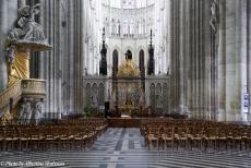 Portugal - Classic Car Road Trip: The nave of Amiens Cathedral, in the foreground the labyrinth of the cathedral. Just like Chartres Cathedral, Amiens...