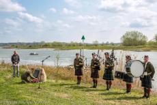 Commemoration Operation Cannonshot 2019 - Commemoration Operation Cannonshot 2019: A member of the Groene Soos laid a wreath at the IJssel Crossing Memorial on the bank of...