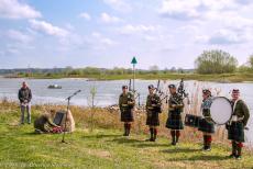 Herdenking Operatie Cannonshot 2019 - Herdenking van Operatie Cannonshot 2019:&nbsp;Door een lid van de Groene Soos&nbsp;werd een krans gelegd bij De IJsseloversteek, dit monument...