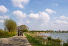 Herdenking Operatie Cannonshot 2019 - Herdenking van Operatie Cannonshot 2019: Een Jeep uit de Tweede Wereldoorlog reed tijdens de herdenkingsrit van deze militaire operatie langs de...