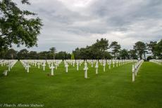 75th anniversary of D-Day - Classic Car Road Trip Normandy, 75 years after D-Day: The Normandy American Cemetery and Memorial at Omaha Beach in Colleville-sur-Mer,...