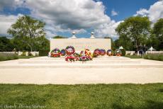 75 jaar na D-Day - Classic Car Road Trip Normandië, de 75ste herdenking van D-Day: Bény-sur-Mer Canadian War Cemetery, de Canadese oorlogsbegraafplaats...