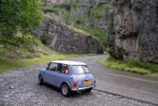 Engeland, IMM in Bristol - Tijdens onze roadtrip reden we in onze Mini Authi door de Cheddar Gorge, de&nbsp;diepste kloof van Engeland. De spectaculaire Cliff Road kronkelt...