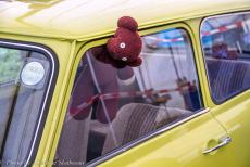Engeland, IMM in Bristol - De Classic Mini van Mr. Bean en zijn teddybeer op het IMM in Bristol. Er werden drie Mini's gebruikt tijdens het maken van de tv-serie Mr....
