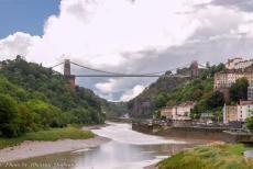 Engeland, IMM in Bristol - De Clifton Suspension Bridge is een hangbrug over de rivier de Avon en haar kloof. De brug werd in 1864 geopend. Als een symbool van Bristol wordt...