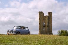 Engeland, IMM in Bristol - Onze Mini Authi voor de beroemde Broadway Tower, een folly op Broadway Hill in het dorpje Broadway. De twintig meter hoge toren werd tussen 1798...