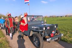 Intocht van Sinterklaas - Intocht van Sinterklaas in onze Ford GPW Jeep uit 1942: In november 2022, nadat de boot van Sinterklaas was&nbsp;afgemeerd, werd hij begroet door...