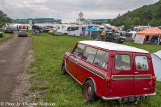 IMM Geiselwind - Classic Car Road Trip, IMM 2024 in Geiselwind, Duitsland: Een classic Mini Clubman Estate, een tweedeurs stationwagen. De Mini...