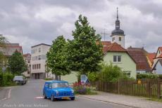 Duitsland, IMM Geiselwind - IMM Geiselwind, Duitsland: Een unieke Mini Van 1000 uit 1981, gespot in het dorp Geiselwind. Deze iconische Mini werd in 1960 geïntroduceerd... Duitsland, IMM Geiselwind - IMM Geiselwind, Duitsland: Een unieke Mini Van 1000 uit 1981, gespot in het dorp Geiselwind. Deze iconische Mini werd in 1960 geïntroduceerd...