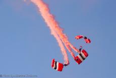 80-jarige herdenking Slag om Arnhem - De 80ste herdenking van de Slag om Arnhem:&nbsp;De Red Devils geven een spectaculaire show boven de Ginkelse Heide. De Red Devils zijn een...