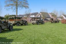 Herdenking Operation Quick Anger 2023 - Westervoort, Herdenking Operation Quick Anger 2023: De militaire voertuigen uit de Tweede Wereldoorlog vertrekken vanaf Huize Vredenburg voor...