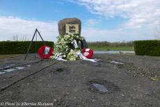 Herdenking Operation Quick Anger 2023 - Westervoort, Herdenking Operation Quick Anger 2023: De Oversteek naar de Bevrijding, het oorlogsmonument ligt op de oostelijke oever van de...