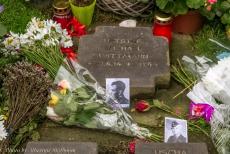 Normandi&euml;, 70 jaar na D-Day - D-Day herdenkingen in Normandi&euml;: Bloemen op het graf van Michael Wittmann, een Duitse officier van de Waffen-SS en een van de meest...
