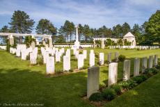 Normandi&euml;, 70 jaar na D-Day - D-Day herdenkingen in Normandi&euml;: De Ryes Oorlogsbegraafplaats&nbsp;in Bazenville. Het dorpje Bazenville ligt circa acht kilometer ten...