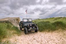 Normandi&euml;, 70 jaar na D-Day - Herdenkingsrit langs de invasiestranden van Normandi&euml;: Onze Ford GPW Jeep op Juno Beach naast een Duitse bunker van de Atlantikwall. Juno was...