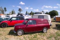 Polen, IMM Leszno - Een Classic Mini 1000 Van&nbsp;uit 1979 op het IMM Leszno in Polen. Op de achtergrond staat de verkeerstoren van Leszno Airfield, waar het...