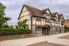 Engeland, IMM Longbridge - Tijdens onze korte, maar avontuurlijke classic car roadtrip door Engeland brachten we&nbsp;een bezoek aan het Shakespeare House, het geboortehuis...