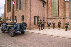 Herdenking Operatie Cannonshot 2018 - Herdenking Operatie Cannonshot:&nbsp;Terwijl de drummers en doedelzakspelers van het Highland Regiment Pipes and Drums op hun instrumenten...