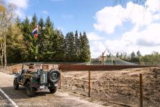 Herdenking Operatie Cannonshot 2018 - Herdenkingsrit Operatie Cannonshot: Onze Ford GPW uit 1942 Jeep naast het indrukwekkende Monument Woeste Hoeve bij de buurtschap met dezelfde...