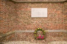 Herdenking Operatie Cannonshot 2018 - Herdenking Operatie Cannonshot: Er werd een krans gelegd bij de plaquette op de muur van de Dorpskerk in Wilp. Dit gebeurde ter nagedachtenis...